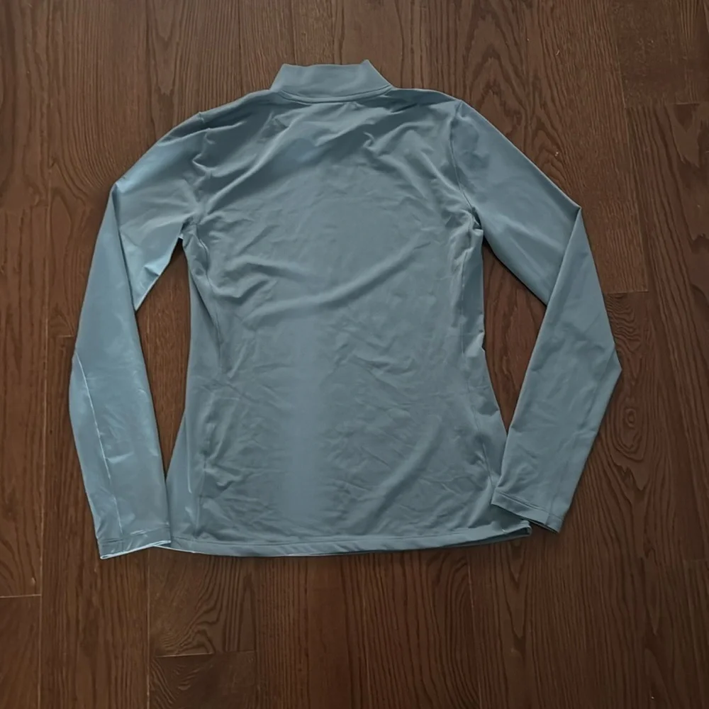 Women's Nike drifit Mock neck light blue Long Sleeve Shirt size small